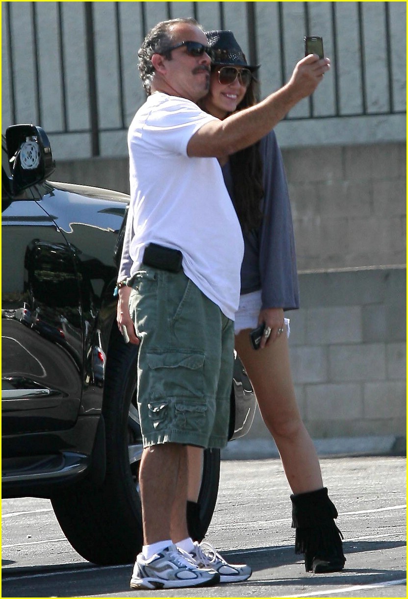 miley-cyrus-mos-marvelous-04.jpg
