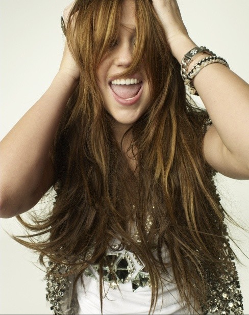 Miley-at-Glamour-Maagazine-miley-cyrus-8367415-488-618.jpg