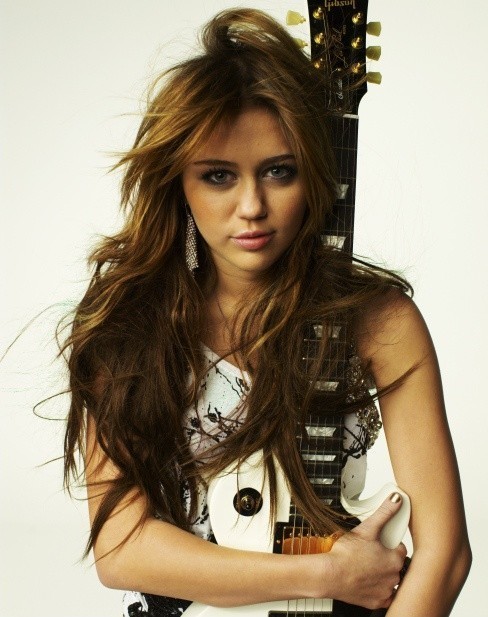 Miley-at-Glamour-magazine-miley-cyrus-8367433-488-617.jpg