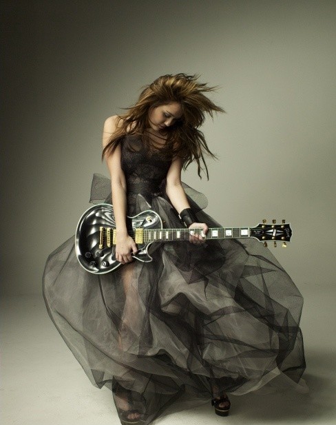 Miley-at-Glamour-magazine-miley-cyrus-8367475-488-617.jpg